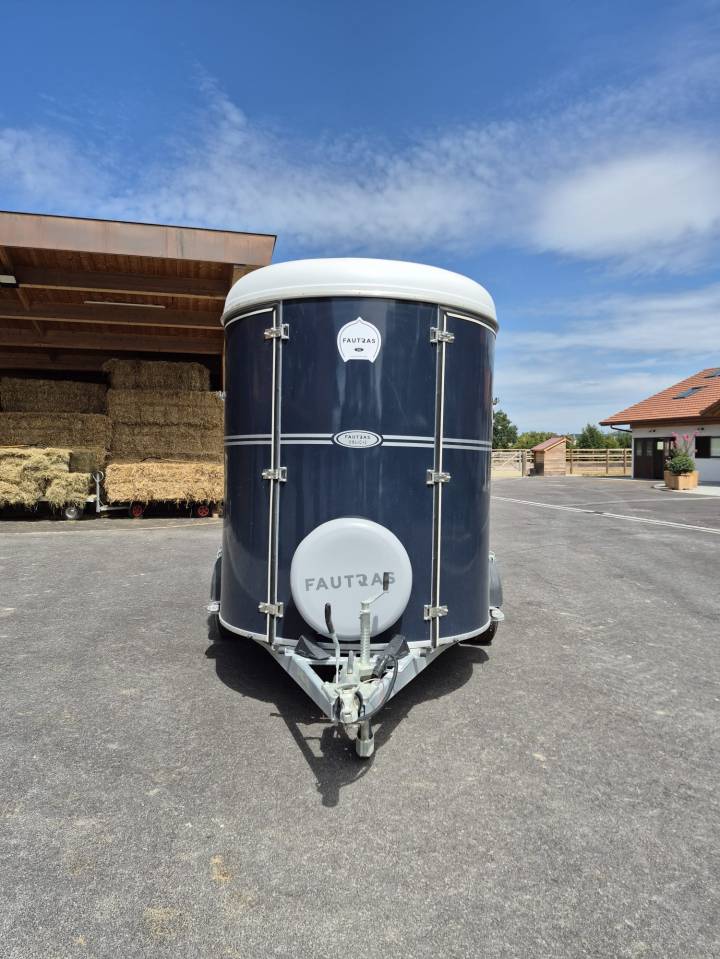 Paardentrailers Fautras Oblic trophé Stall 2 Paarden 2024 Tweedehands