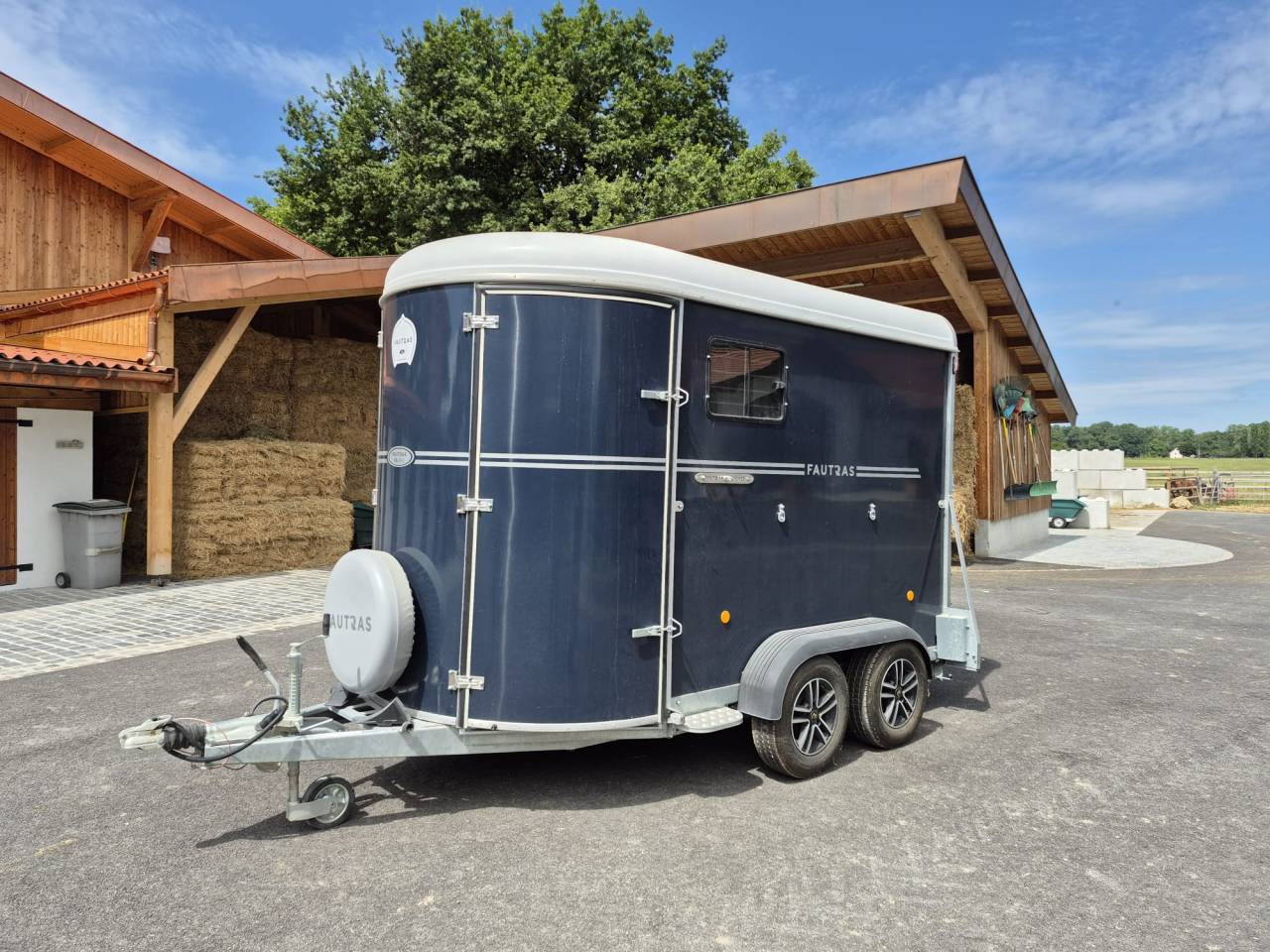 Paardentrailers Fautras Oblic trophé Stall 2 Paarden 2024 Tweedehands