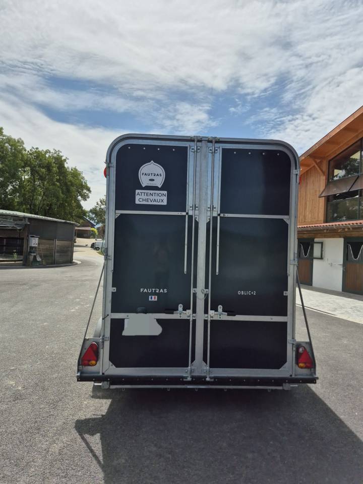 Paardentrailers Fautras Oblic trophé Stall 2 Paarden 2024 Tweedehands
