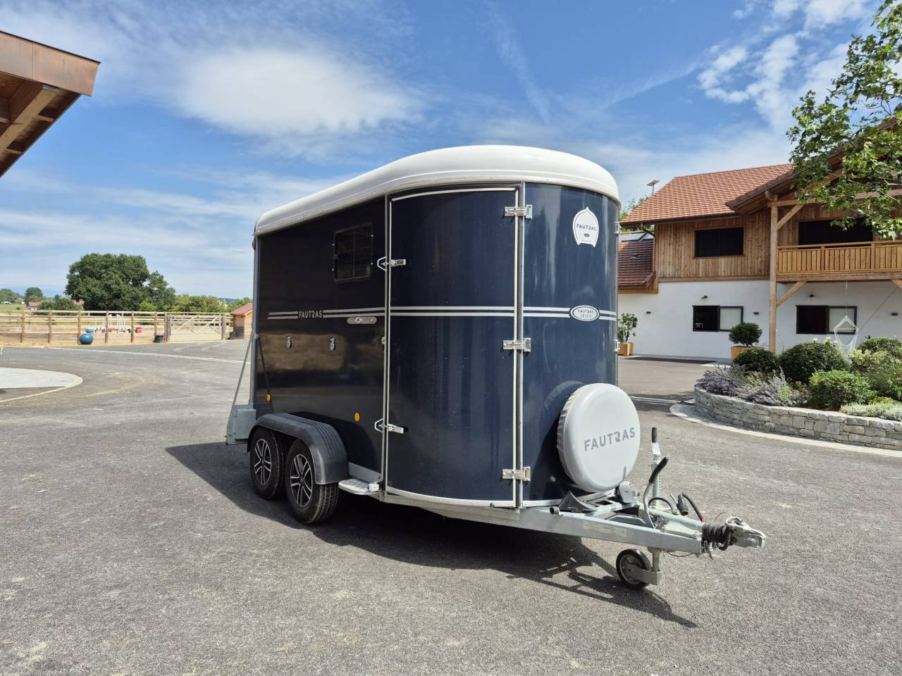 Paardentrailers Fautras Oblic trophé Stall 2 Paarden 2024 Tweedehands