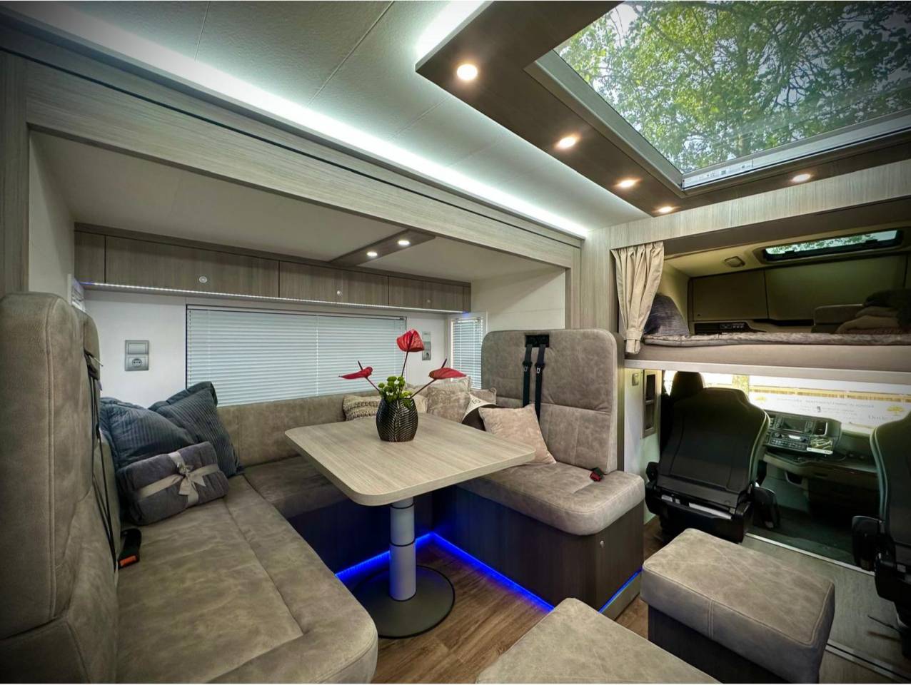 Kleine paardenvrachtwagen (B rijbewijs) Scania EQ S530 2025 Nieuw