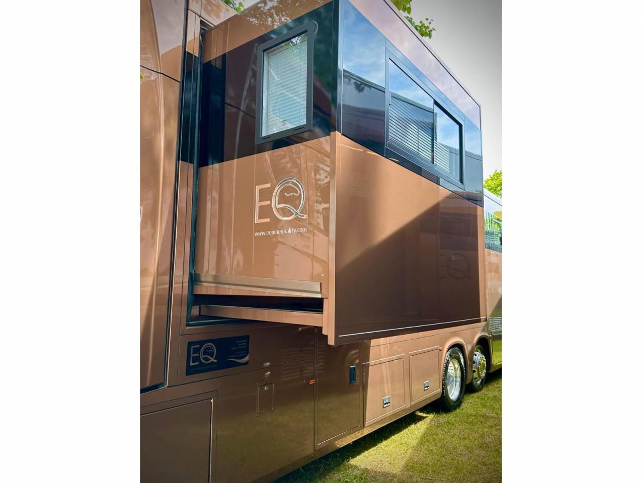 Kleine paardenvrachtwagen (B rijbewijs) Scania EQ S530 2025 Nieuw