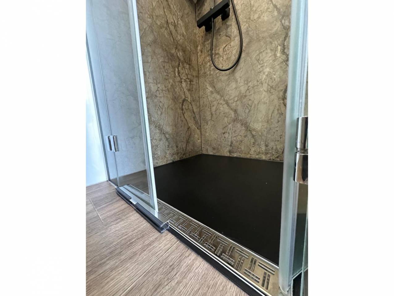 Kleine paardenvrachtwagen (B rijbewijs) Scania EQ S530 2025 Nieuw