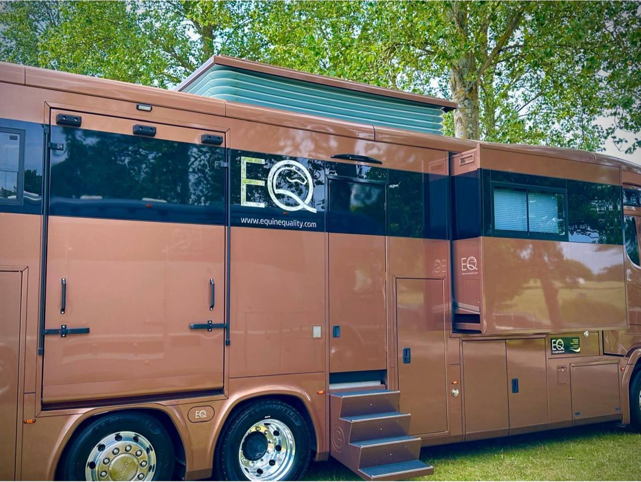 Kleine paardenvrachtwagen (B rijbewijs) Scania EQ S530 2025 Nieuw