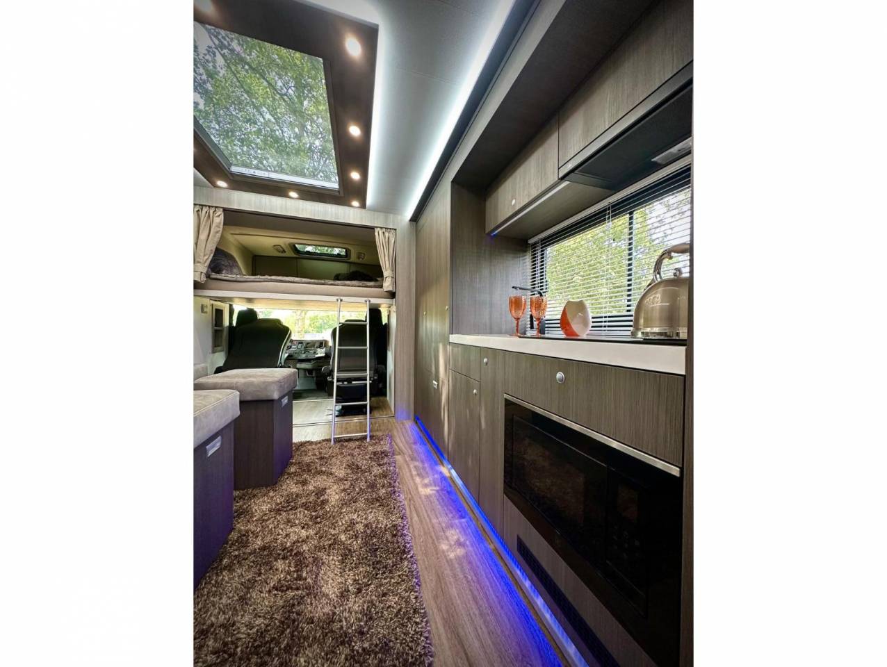 Kleine paardenvrachtwagen (B rijbewijs) Scania EQ S530 2025 Nieuw