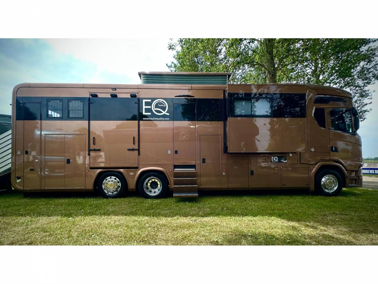 Kleine paardenvrachtwagen (B rijbewijs) Scania EQ S530 2025 Nieuw