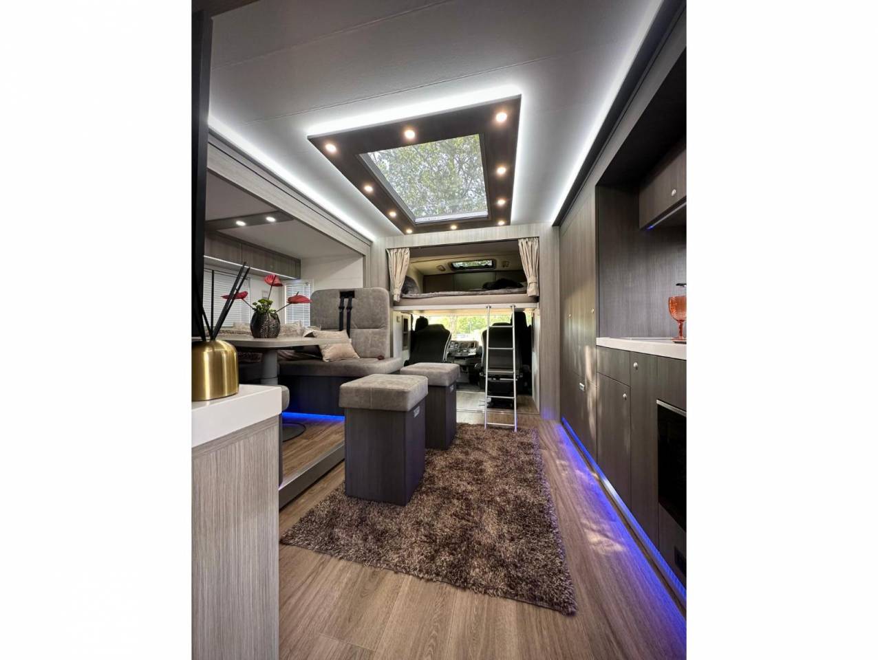 Kleine paardenvrachtwagen (B rijbewijs) Scania EQ S530 2025 Nieuw