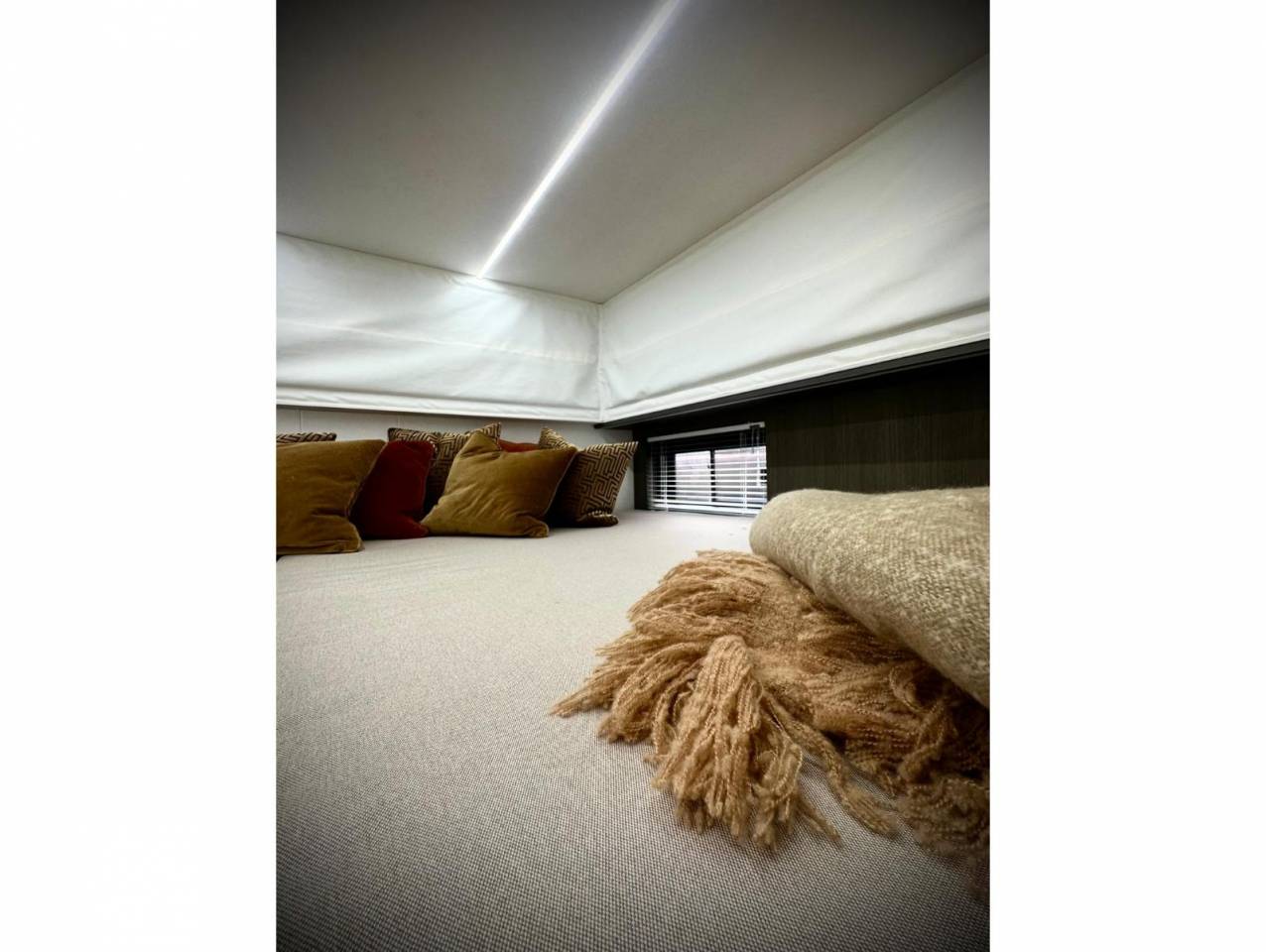 Kleine paardenvrachtwagen (B rijbewijs) Scania EQ S530 2025 Nieuw