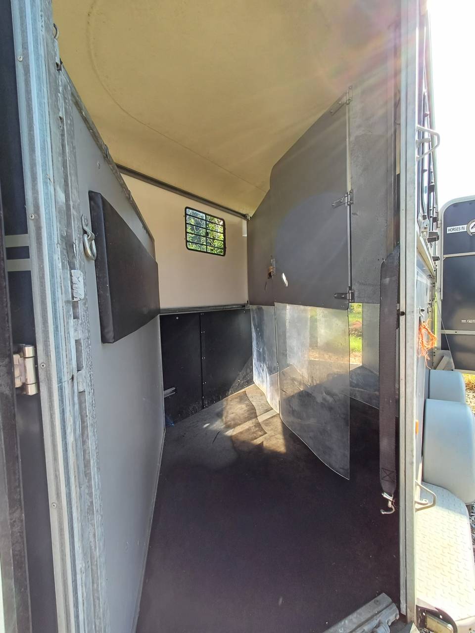 Paardentrailers Fautras Oblic + 3 3 Paarden 2014 Tweedehands