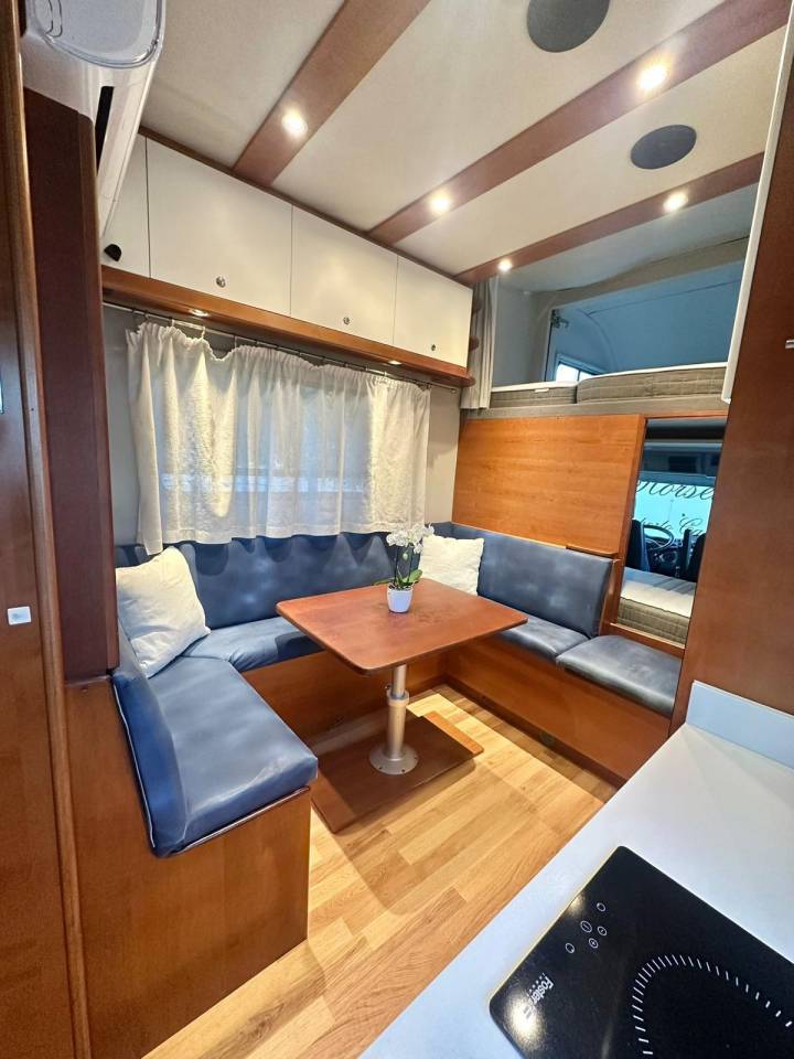 Zware paardenvrachtwagen (groot rijbewijs) Trans Box eurocargo  2006 Tweedehands