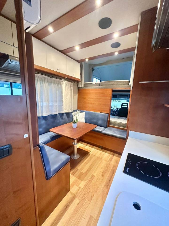 Zware paardenvrachtwagen (groot rijbewijs) Trans Box eurocargo  2006 Tweedehands