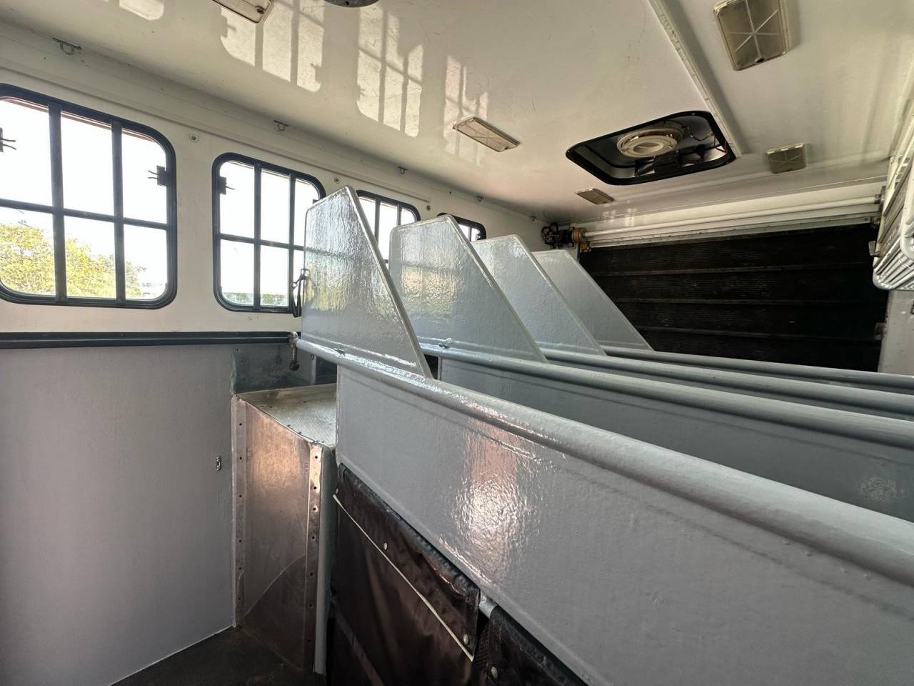 Zware paardenvrachtwagen (groot rijbewijs) Trans Box eurocargo  2006 Tweedehands