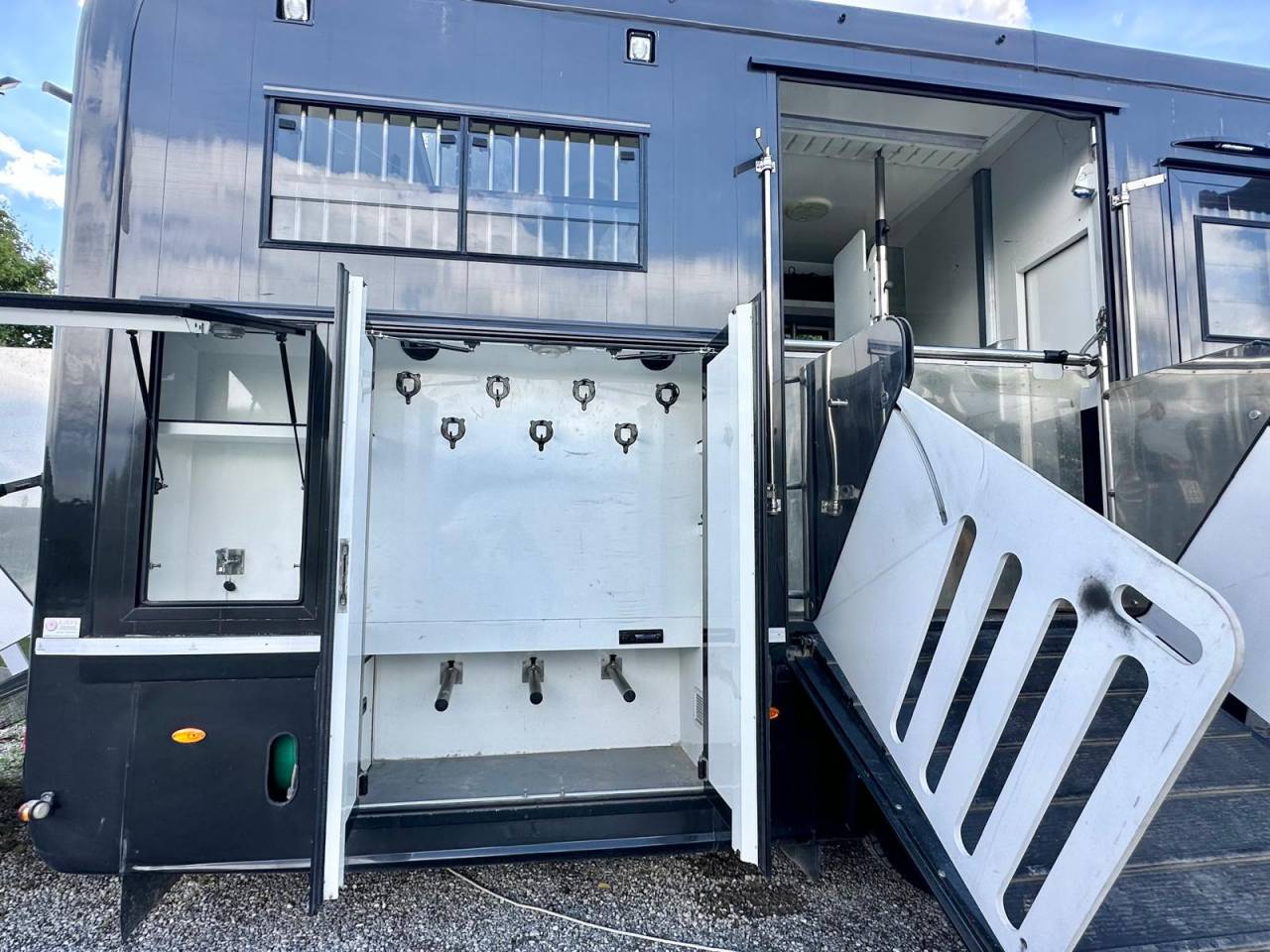 Zware paardenvrachtwagen (groot rijbewijs) Volvo pop out 2011 Tweedehands