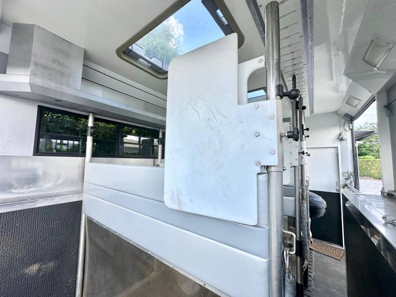 Zware paardenvrachtwagen (groot rijbewijs) Volvo pop out 2011 Tweedehands