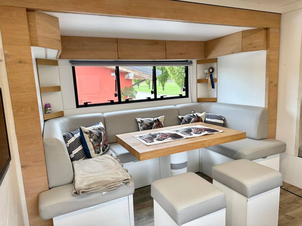 Zware paardenvrachtwagen (groot rijbewijs) Krismar pop et push out 2012 Tweedehands