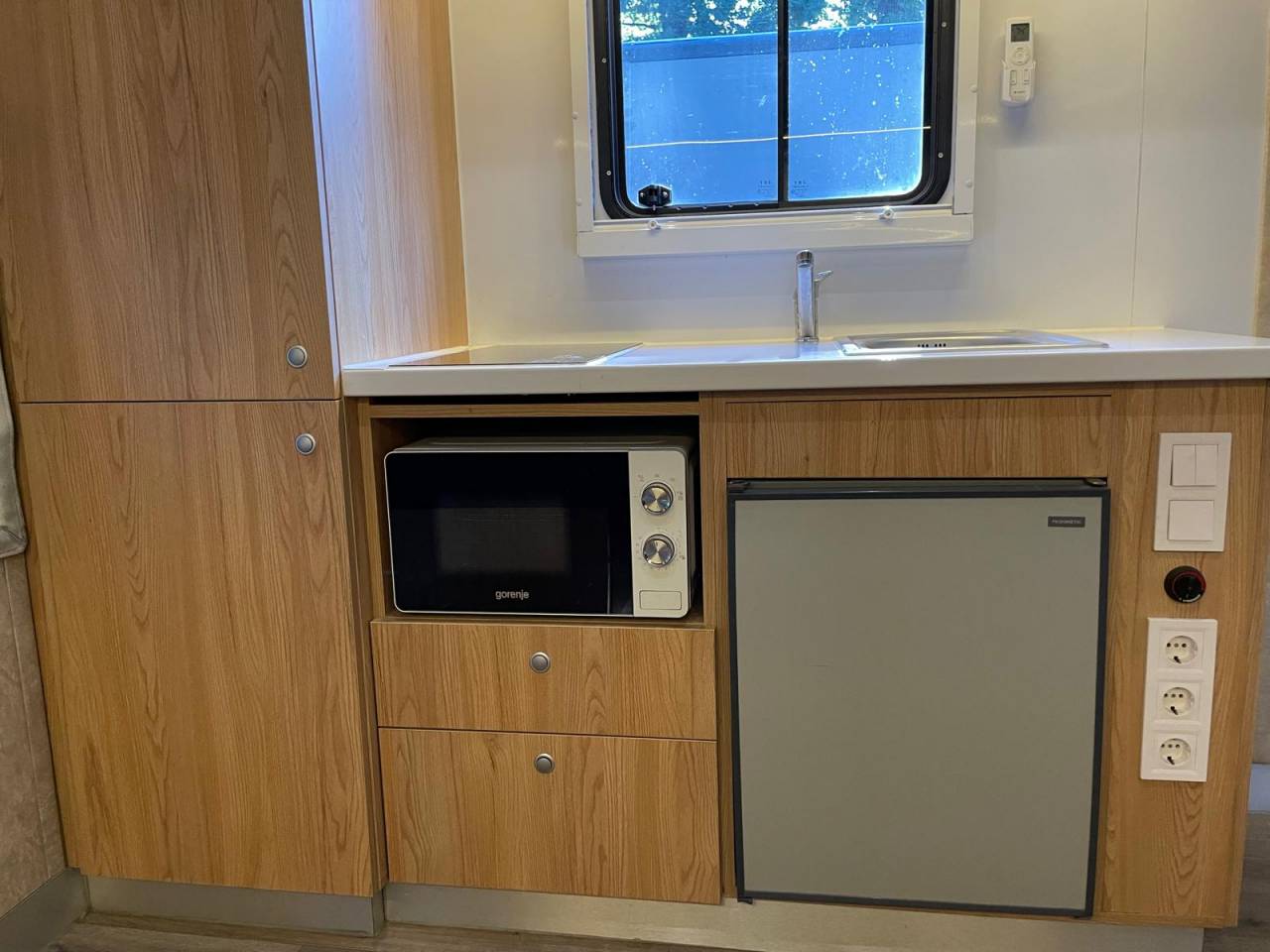 Zware paardenvrachtwagen (groot rijbewijs) Mercedes MERCEDES-BENZ 0 Tweedehands