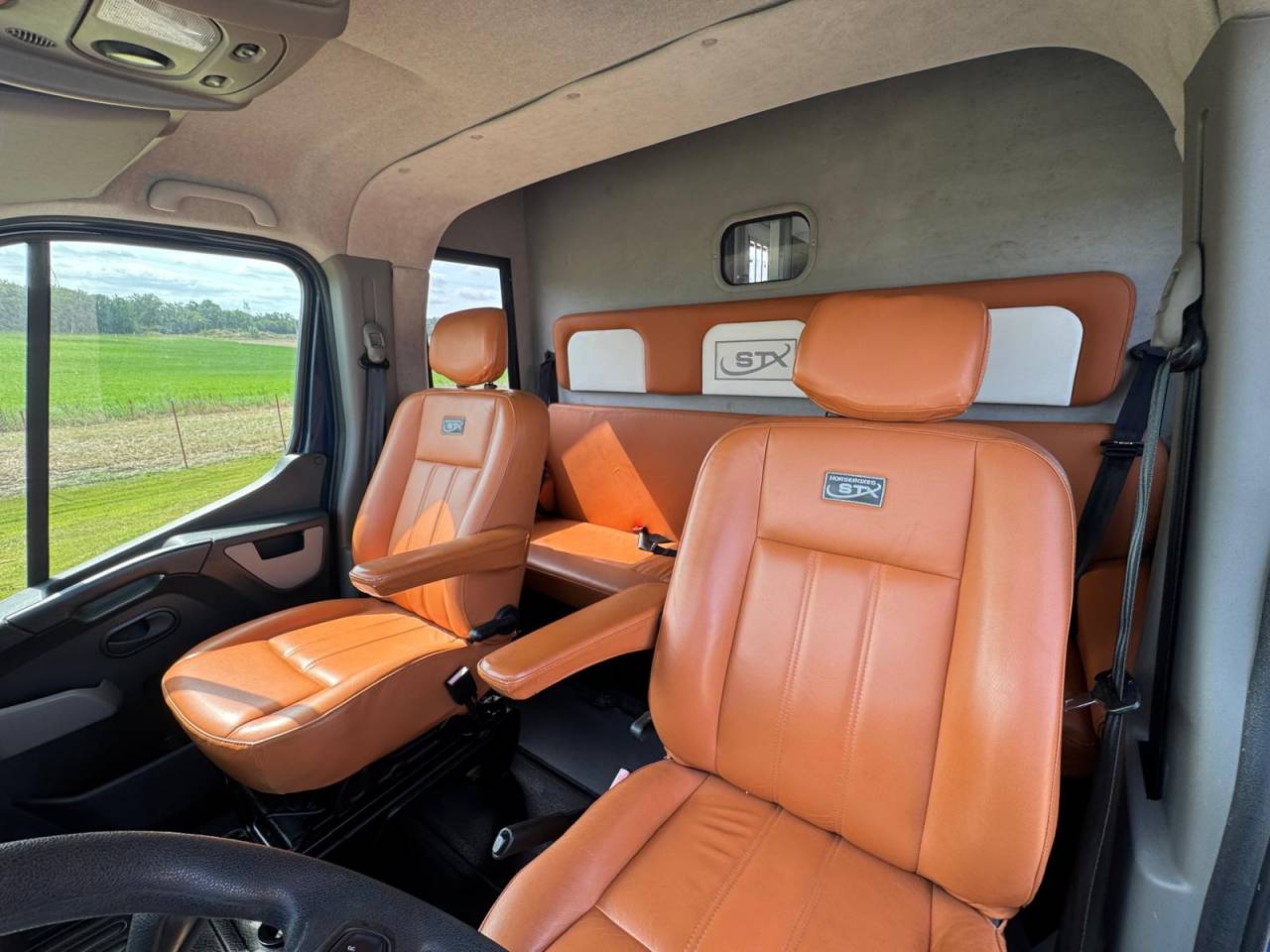 Kleine paardenvrachtwagen (B rijbewijs) Renault STX 2015 Tweedehands