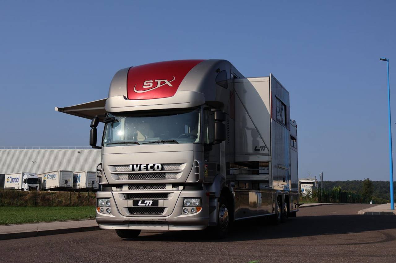 Zware paardenvrachtwagen (groot rijbewijs) STX IVECO 26.360 2011 Tweedehands