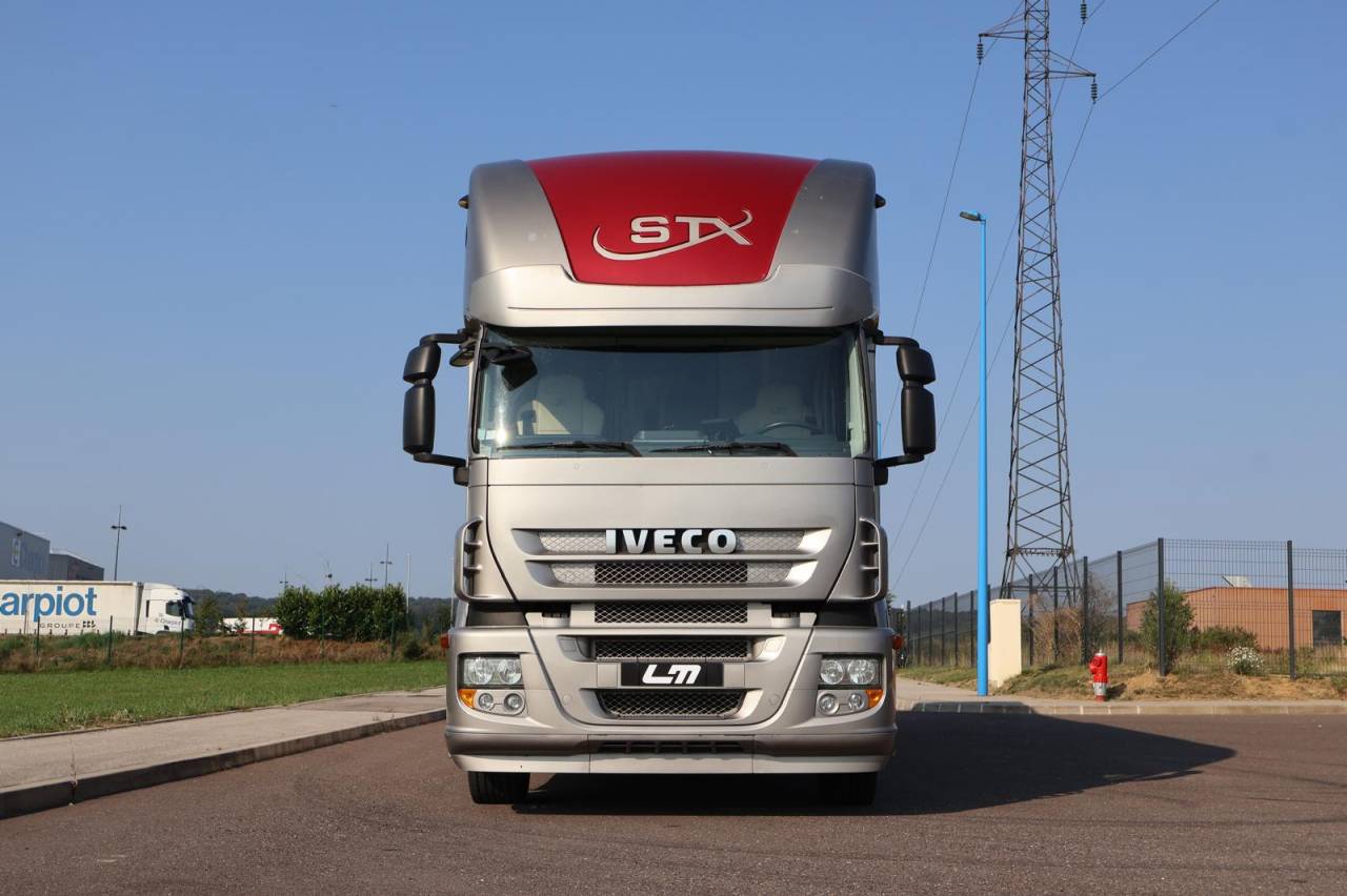 Zware paardenvrachtwagen (groot rijbewijs) STX IVECO 26.360 2011 Tweedehands