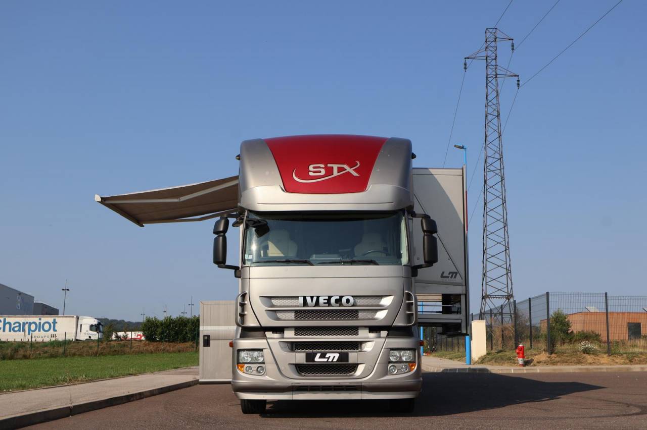 Zware paardenvrachtwagen (groot rijbewijs) STX IVECO 26.360 2011 Tweedehands