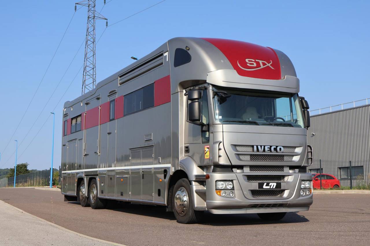 Zware paardenvrachtwagen (groot rijbewijs) STX IVECO 26.360 2011 Tweedehands