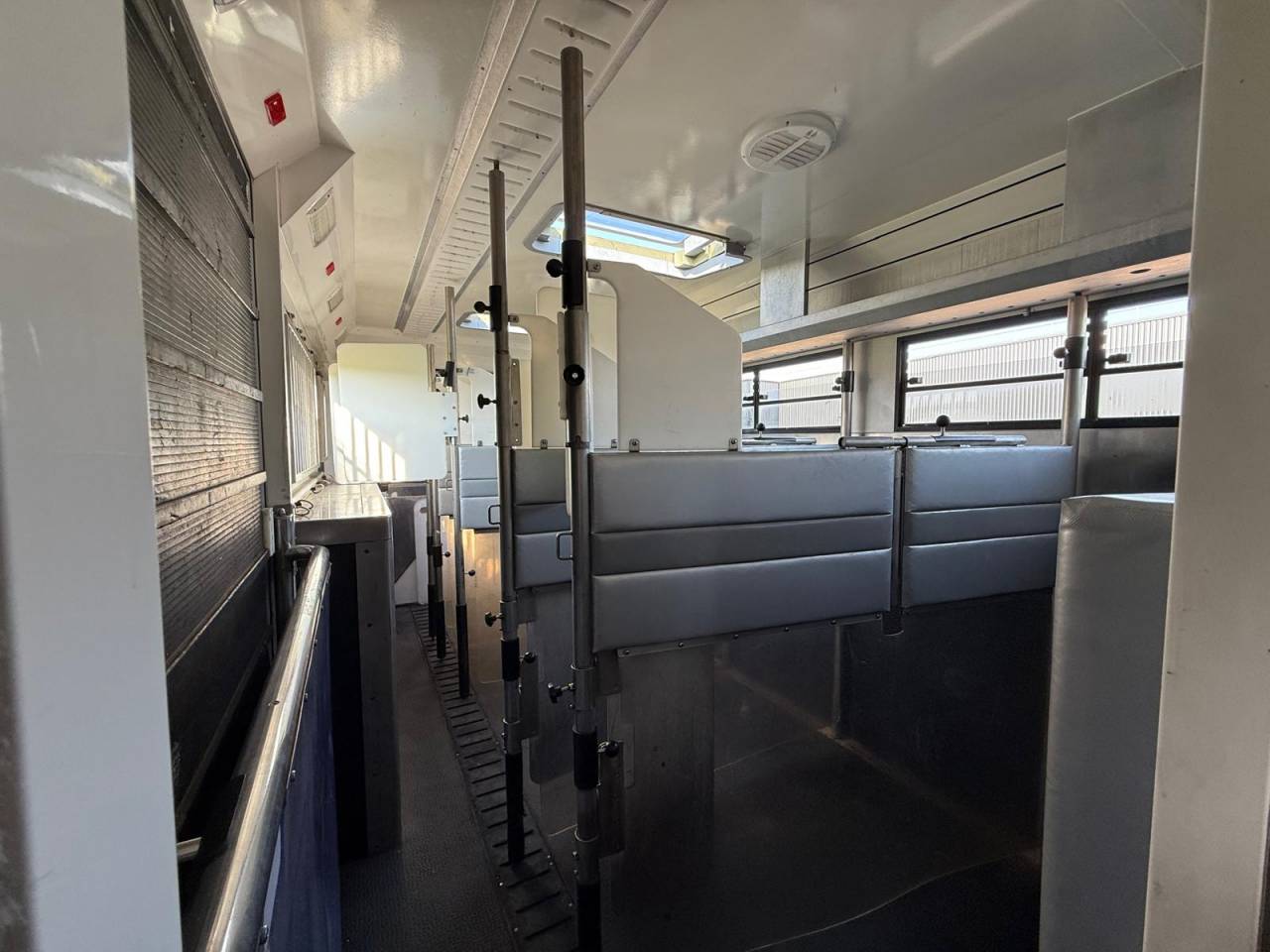 Zware paardenvrachtwagen (groot rijbewijs) STX IVECO 26.360 2011 Tweedehands