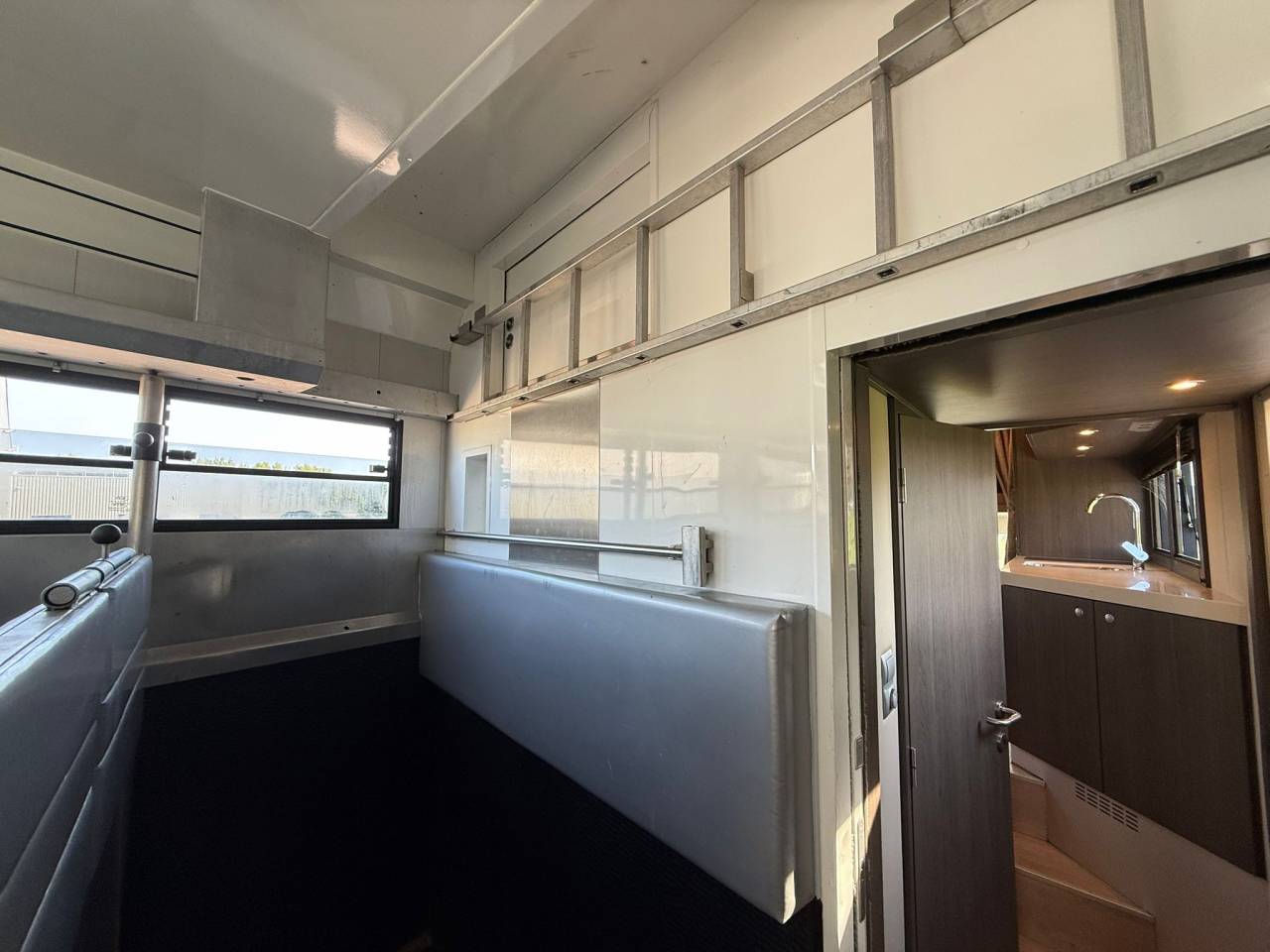 Zware paardenvrachtwagen (groot rijbewijs) STX IVECO 26.360 2011 Tweedehands