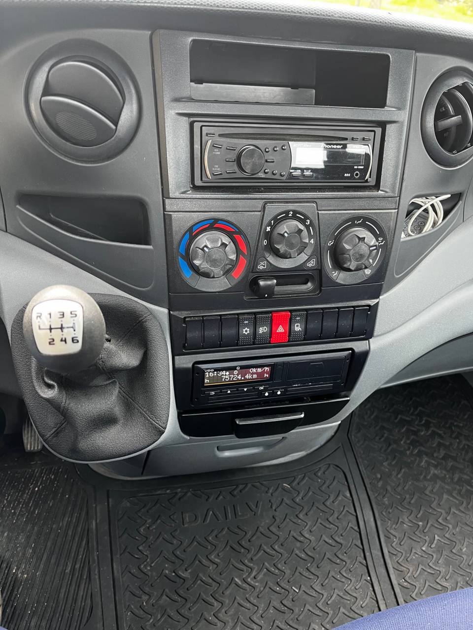 Kleine paardenvrachtwagen (B rijbewijs) Iveco IVECO 35C18 / Semi Remorque VOW 2010 Tweedehands