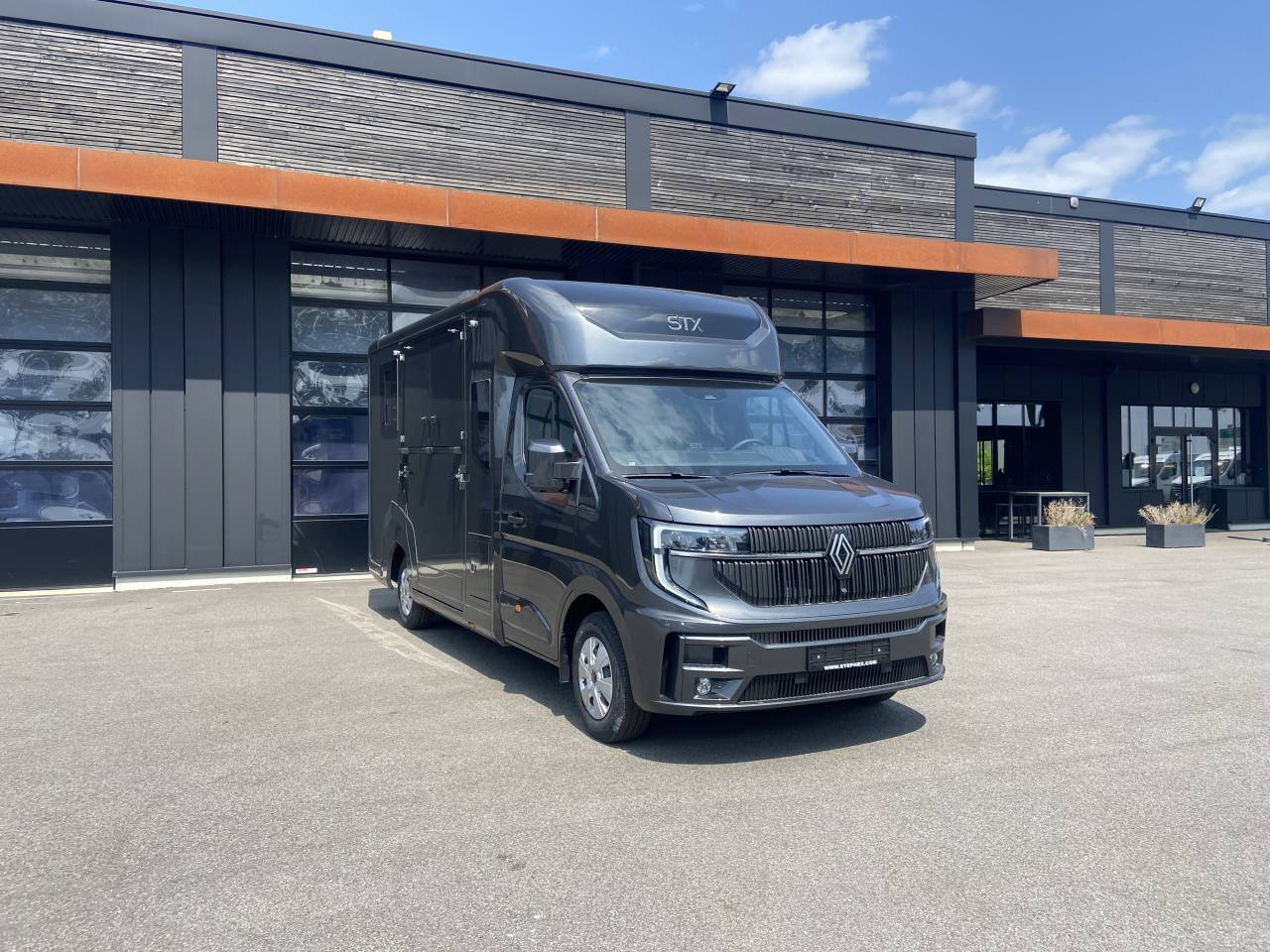 Kleine paardenvrachtwagen (B rijbewijs) STX  2025 Nieuw