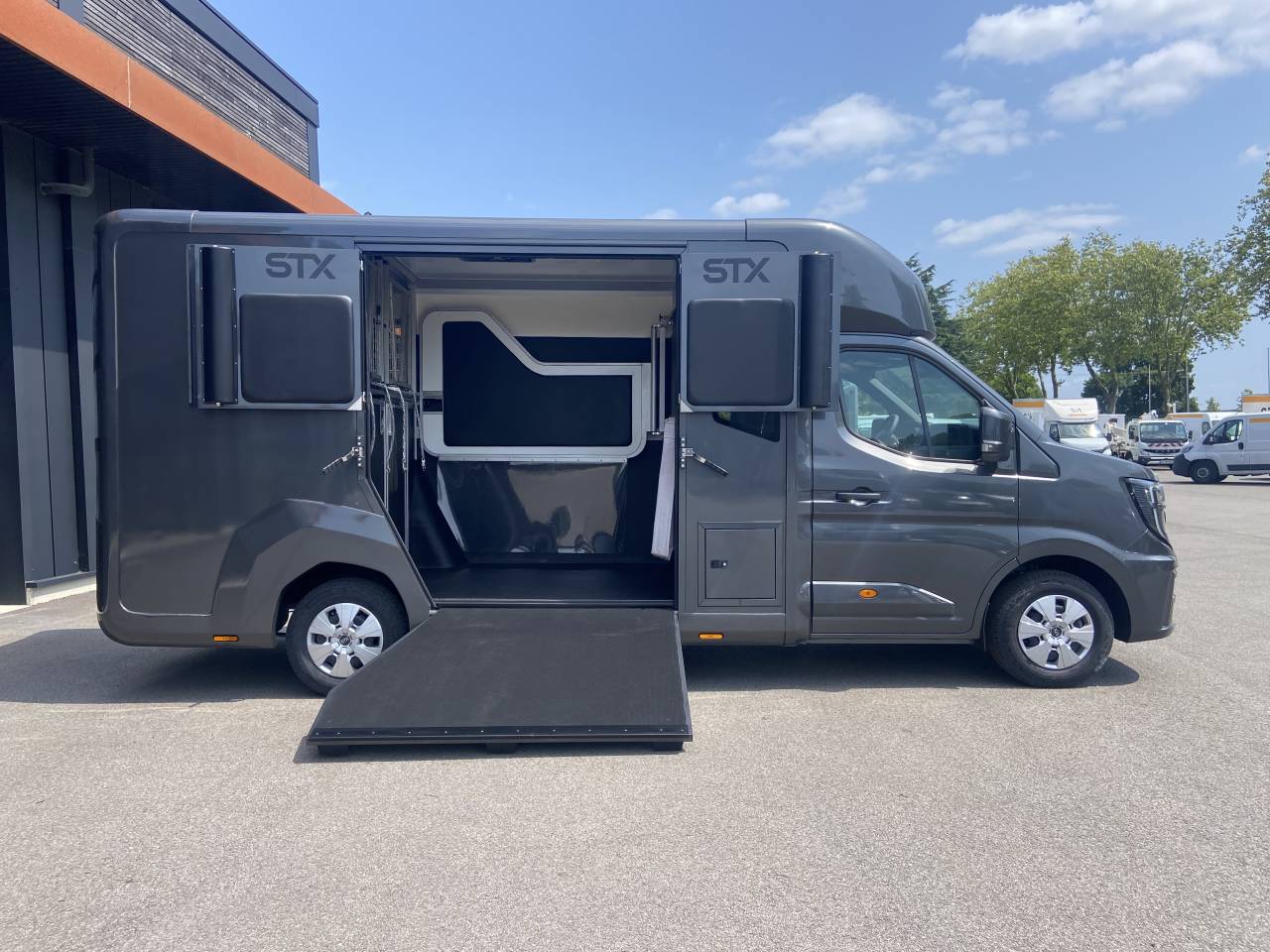 Kleine paardenvrachtwagen (B rijbewijs) STX  2025 Nieuw