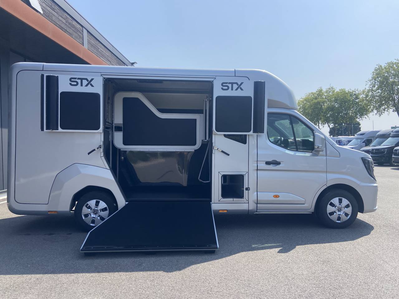 Kleine paardenvrachtwagen (B rijbewijs) STX  2025 Nieuw