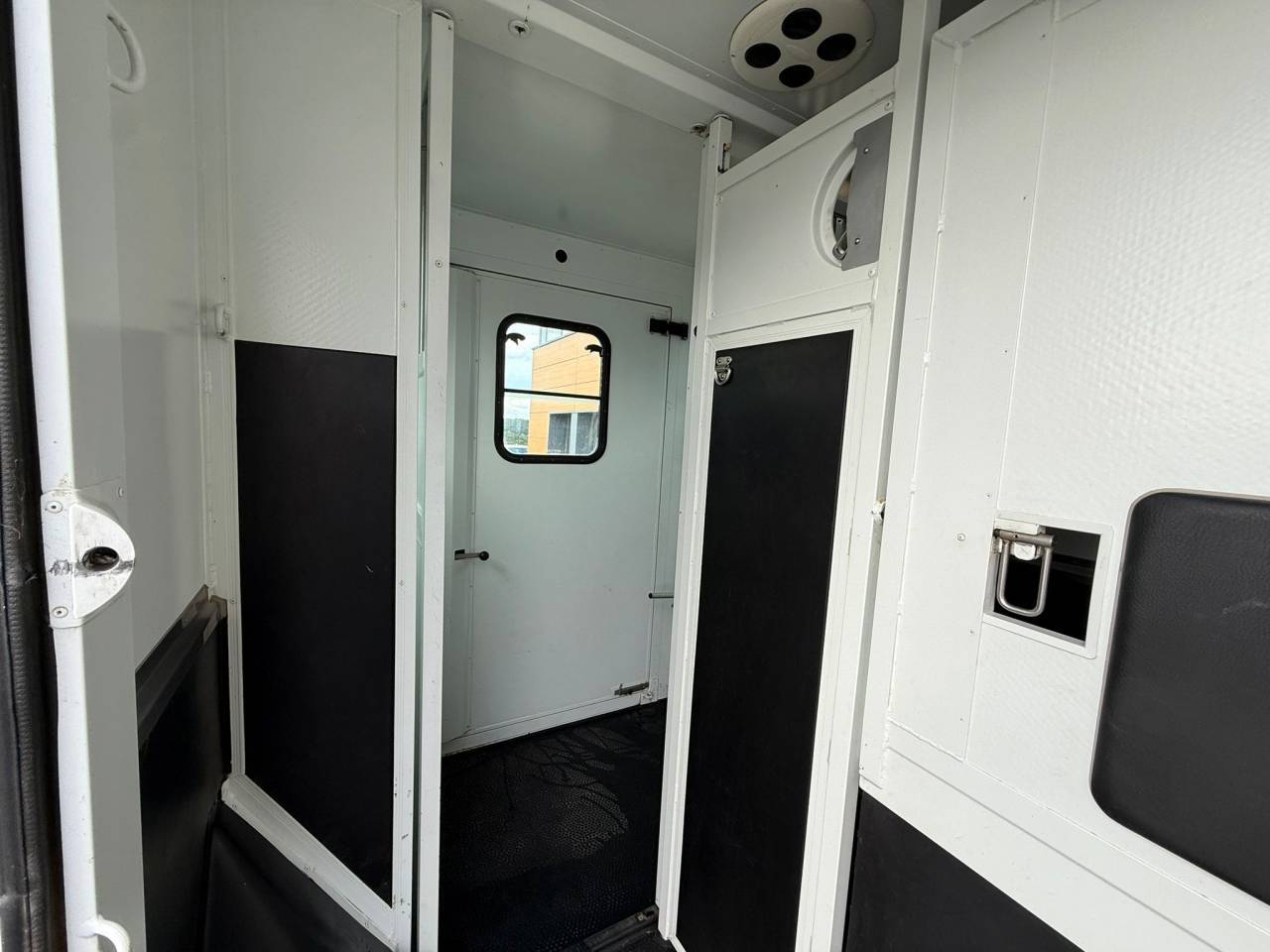 Kleine paardenvrachtwagen (B rijbewijs) Theault PEUGEOT BOXER 150CH STALLE 2015 Tweedehands