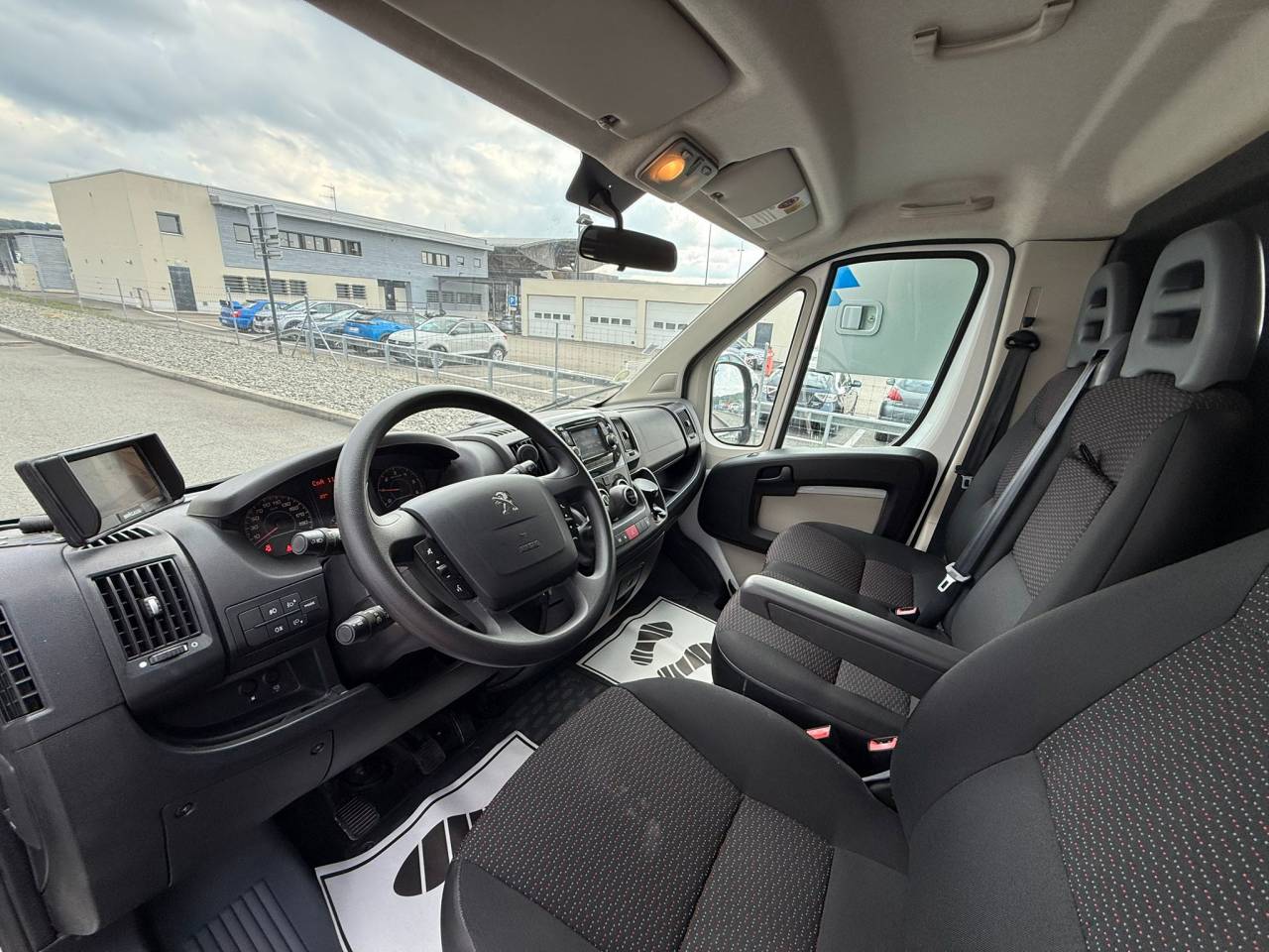 Kleine paardenvrachtwagen (B rijbewijs) Theault PEUGEOT BOXER 150CH STALLE 2015 Tweedehands