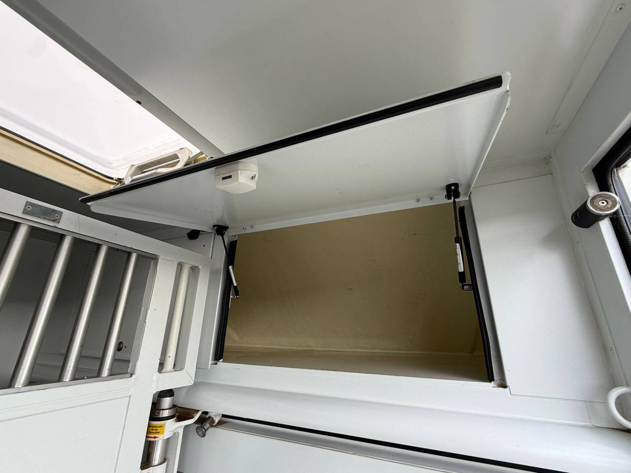 Kleine paardenvrachtwagen (B rijbewijs) Theault PEUGEOT BOXER 150CH STALLE 2015 Tweedehands