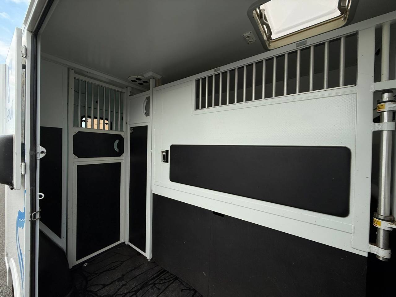 Kleine paardenvrachtwagen (B rijbewijs) Theault PEUGEOT BOXER 150CH STALLE 2015 Tweedehands