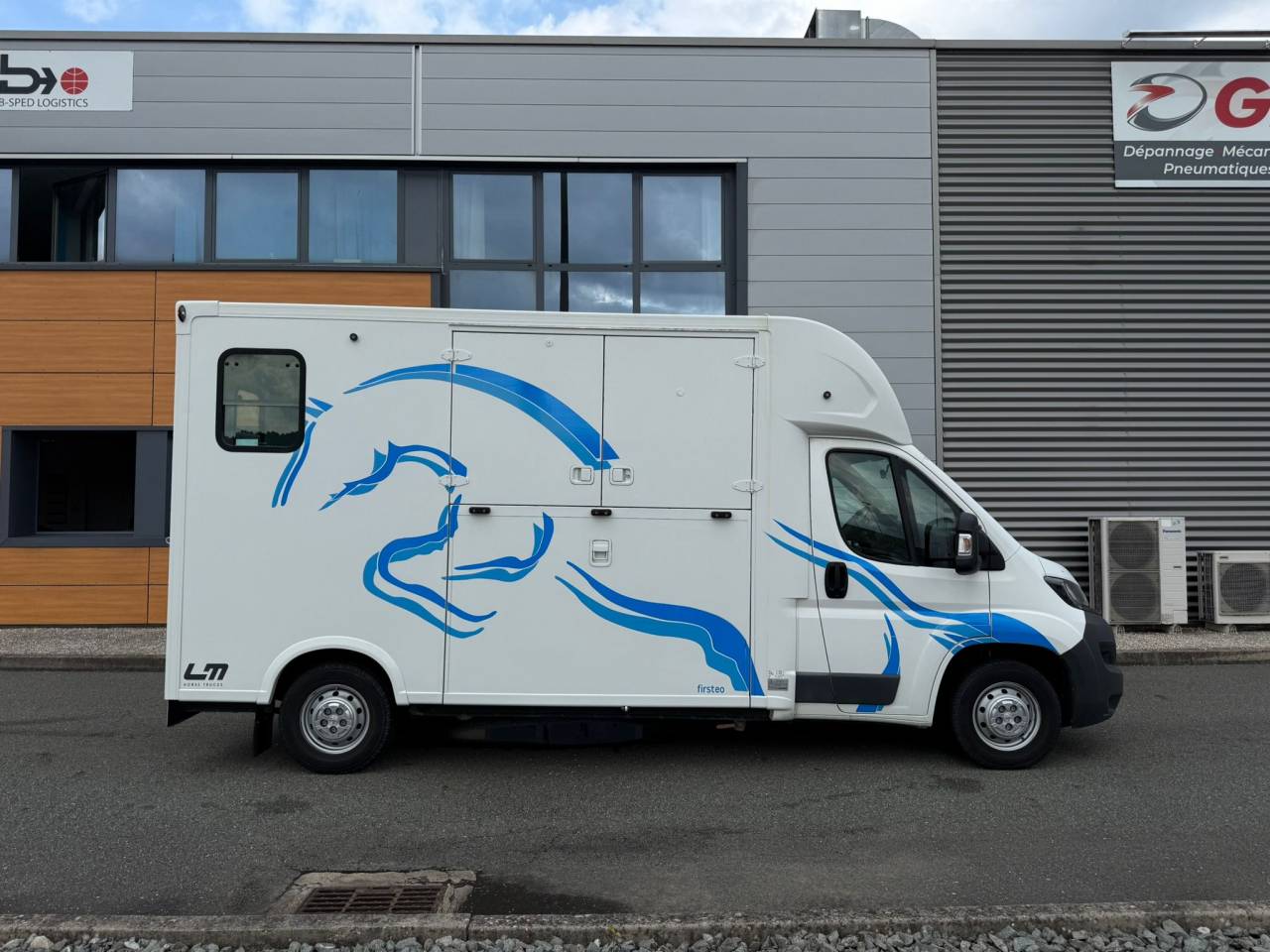 Kleine paardenvrachtwagen (B rijbewijs) Theault PEUGEOT BOXER 150CH STALLE 2015 Tweedehands