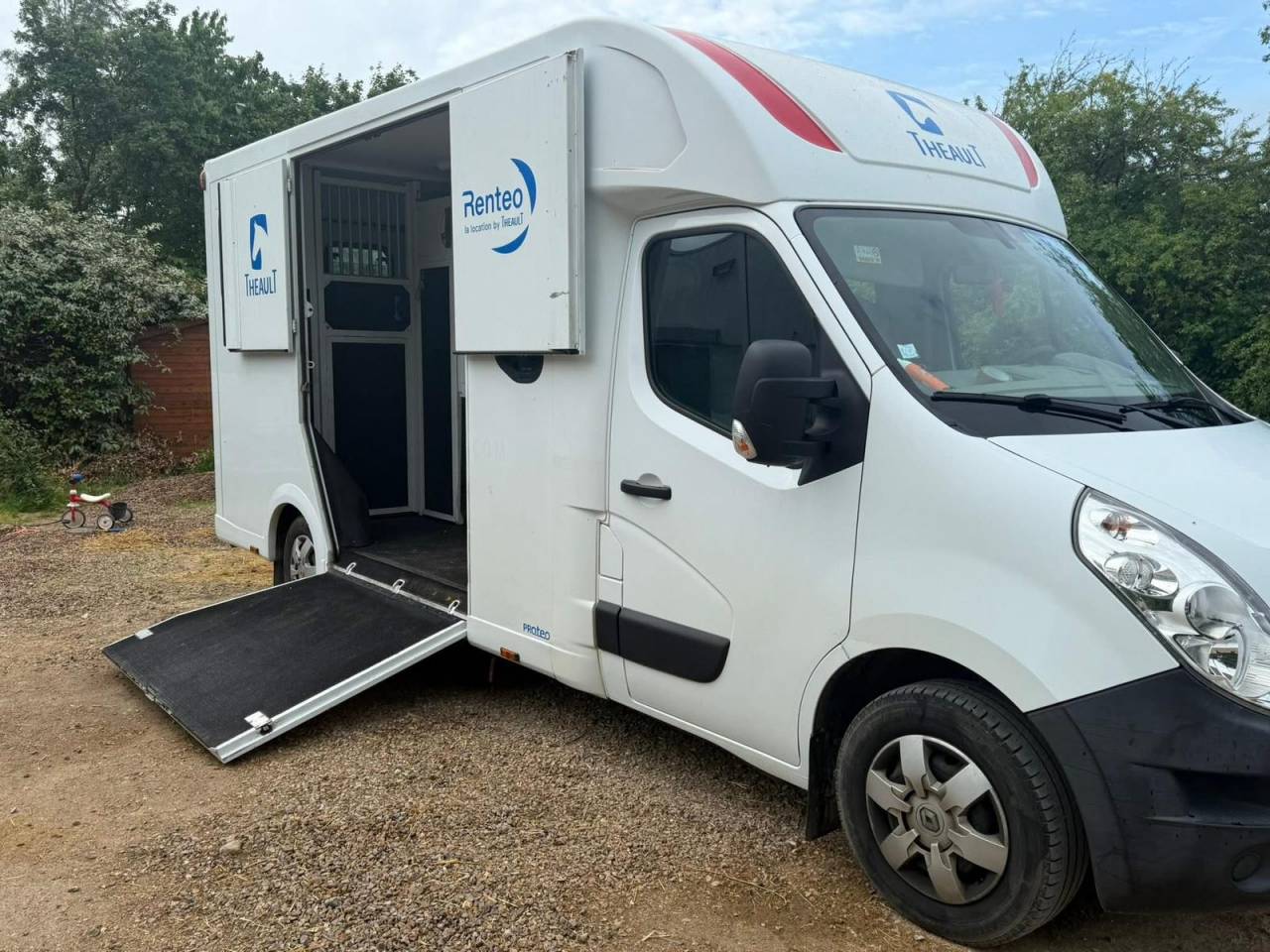 Kleine paardenvrachtwagen (B rijbewijs) Renault  2017 Tweedehands