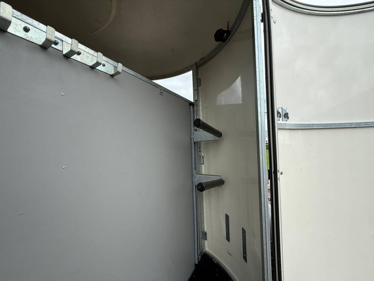 Paardentrailers Fautras OBLIC 2+ 2 Paarden 2023 Tweedehands