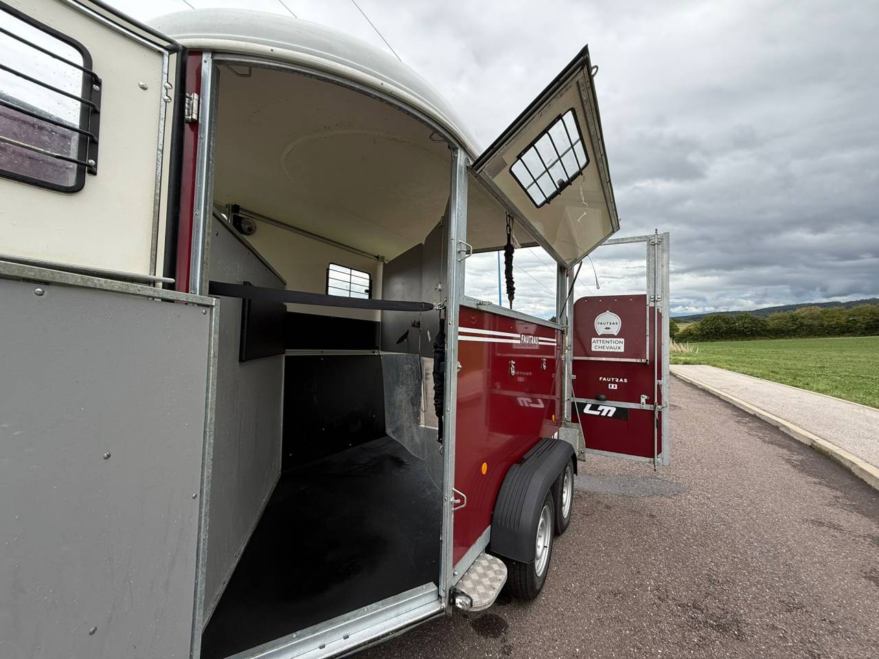 Paardentrailers Fautras OBLIC 2+ 2 Paarden 2023 Tweedehands