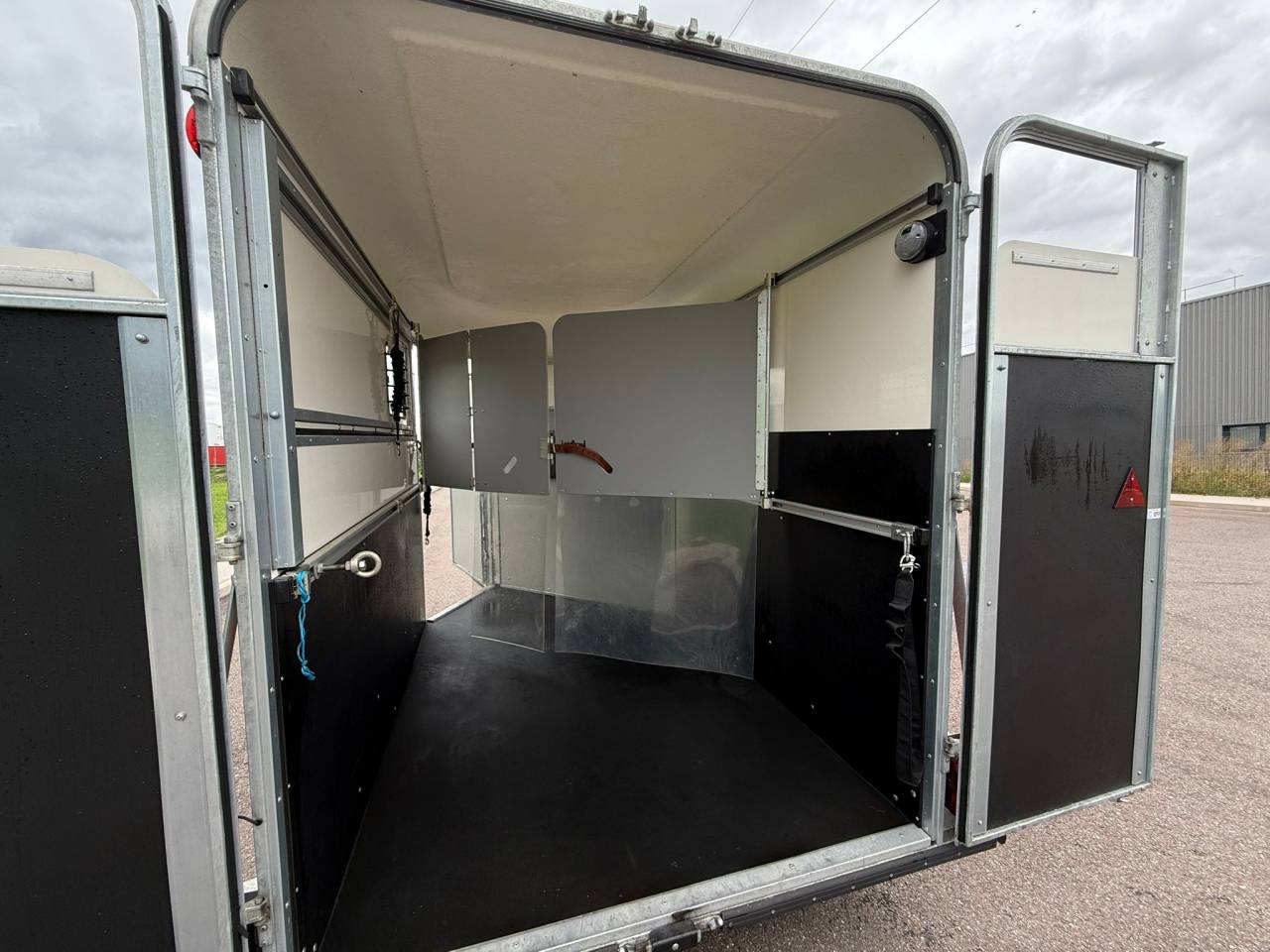 Paardentrailers Fautras OBLIC 2+ 2 Paarden 2023 Tweedehands