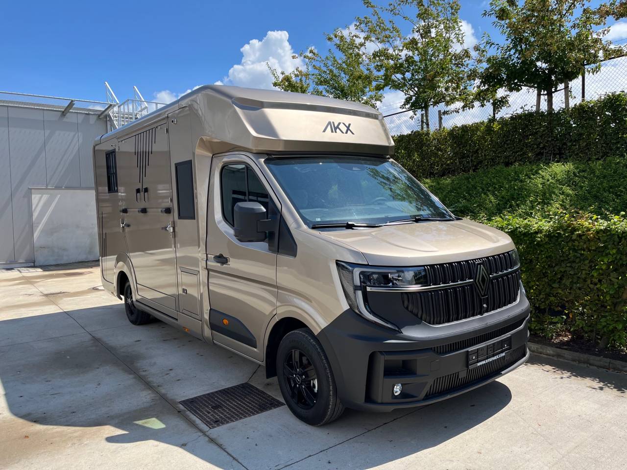 Kleine paardenvrachtwagen (B rijbewijs) AKX Master 2025 2025 Nieuw