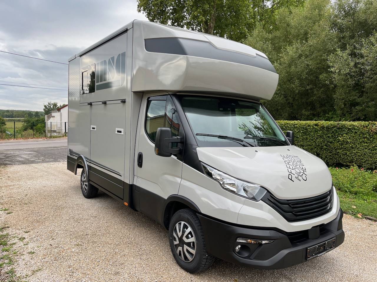 Kleine paardenvrachtwagen (B rijbewijs) Iveco IVECO 0 Nieuw