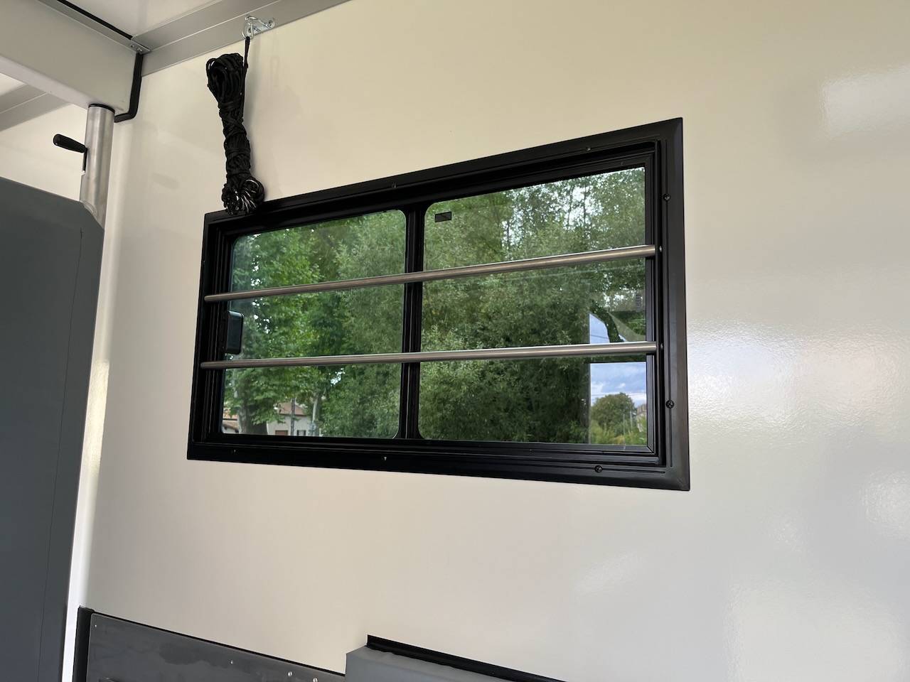 Kleine paardenvrachtwagen (B rijbewijs) Iveco IVECO 0 Nieuw