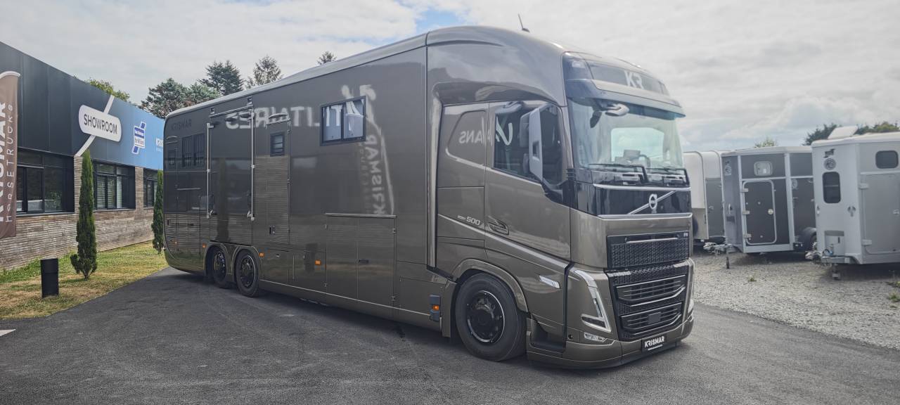 Zware paardenvrachtwagen (groot rijbewijs) Krismar Volvo FH500 6 chevaux gamme pro 2025 Nieuw
