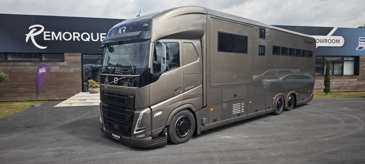 Zware paardenvrachtwagen (groot rijbewijs) Krismar Volvo FH500 6 chevaux gamme pro 2025 Nieuw
