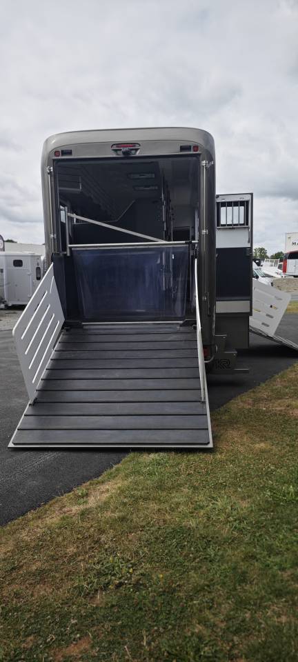 Zware paardenvrachtwagen (groot rijbewijs) Krismar Volvo FH500 6 chevaux gamme pro 2025 Nieuw