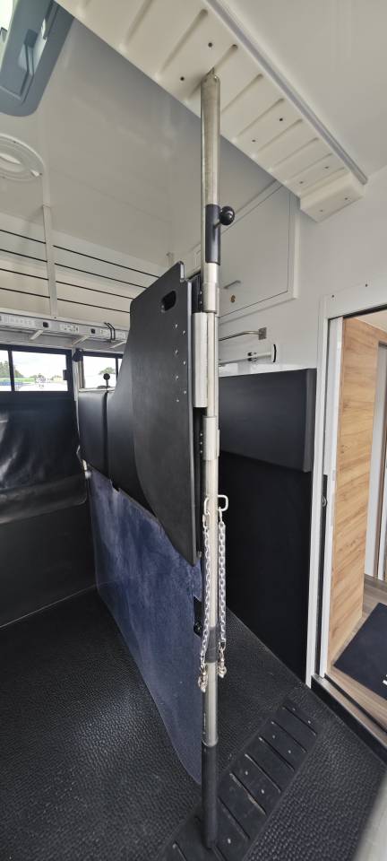 Zware paardenvrachtwagen (groot rijbewijs) Krismar Volvo FH500 6 chevaux gamme pro 2025 Nieuw