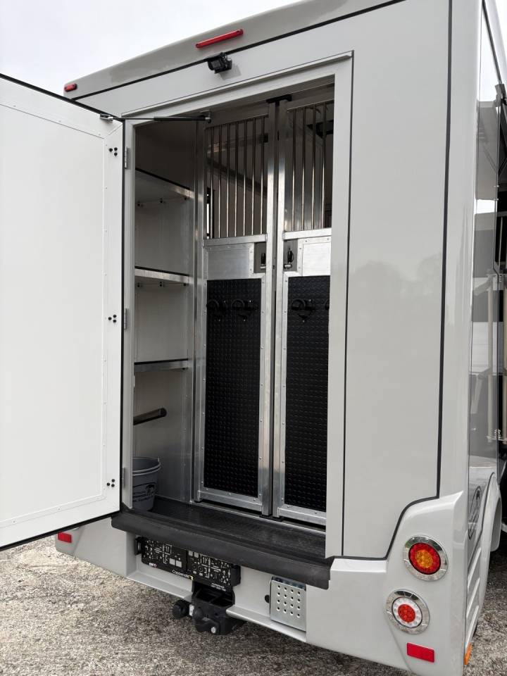 Kleine paardenvrachtwagen (B rijbewijs) Renault Master 2022 Nieuw