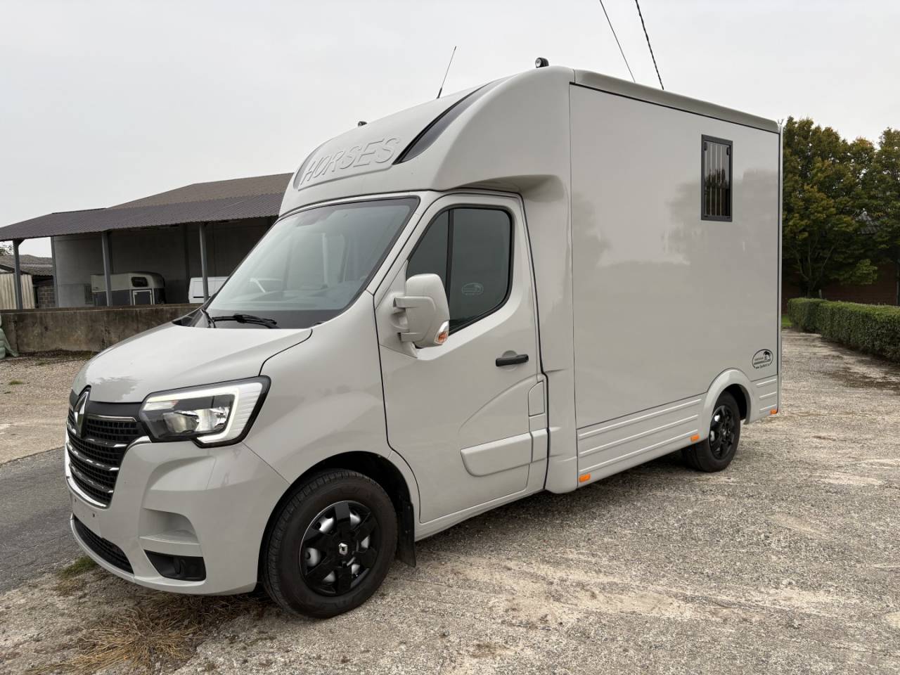 Kleine paardenvrachtwagen (B rijbewijs) Renault Master 2022 Nieuw