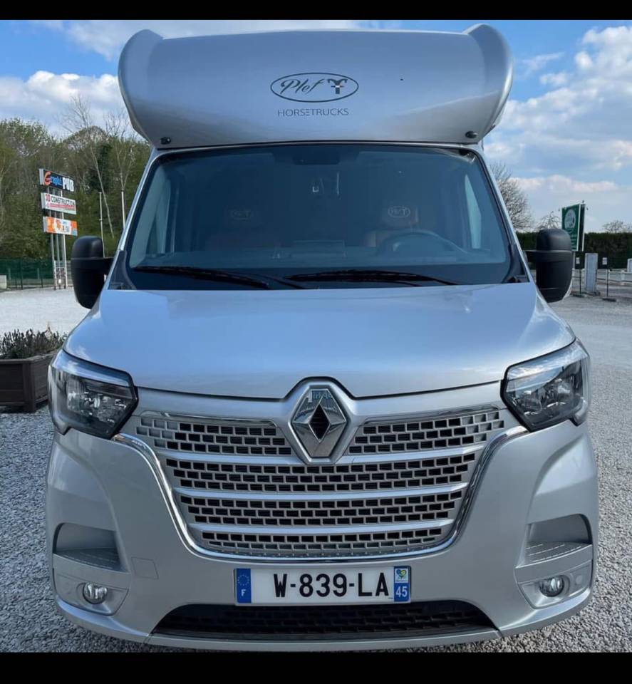 Kleine paardenvrachtwagen (B rijbewijs) Renault Master 3 2021 Tweedehands